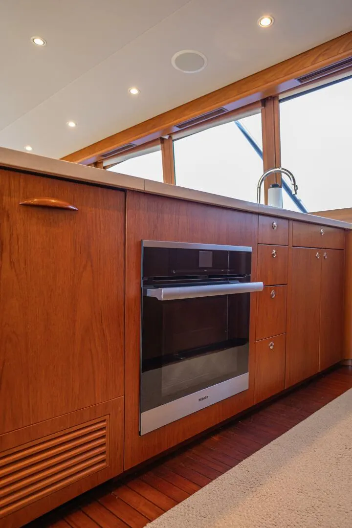 Slide: The Image of Merritt Yachts 72 Sportfish Convertible 2007 - 14