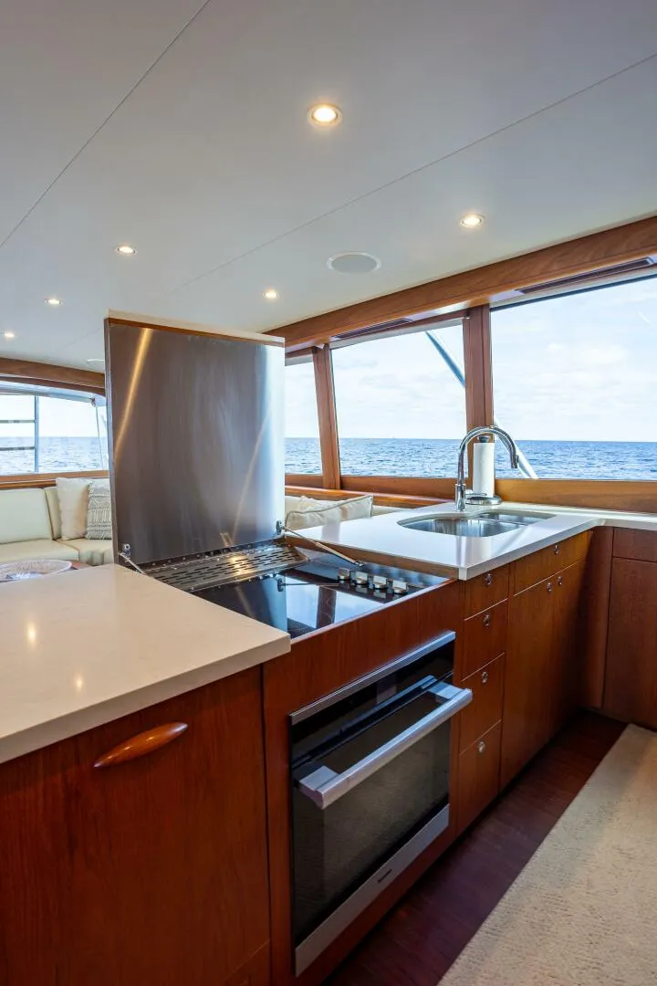 Slide: The Image of Merritt Yachts 72 Sportfish Convertible 2007 - 15