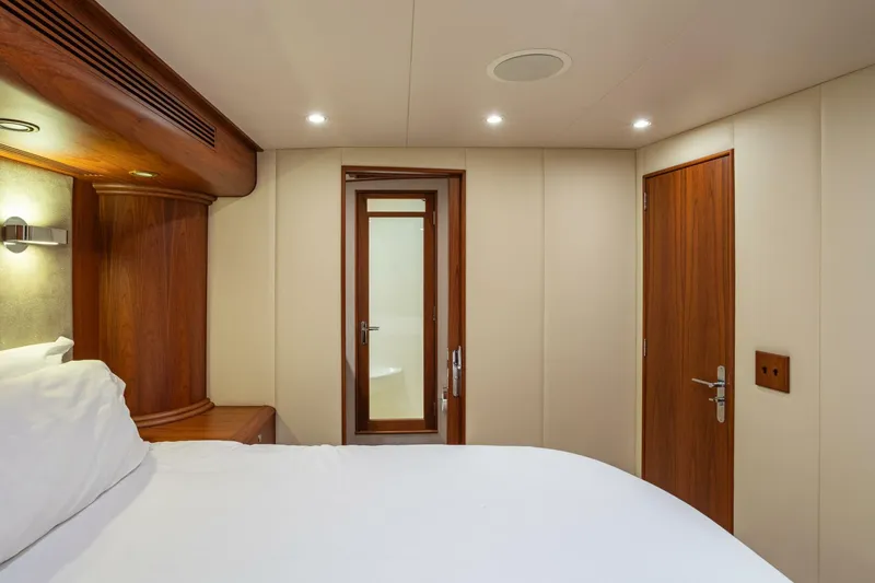 Slide: The Image of Merritt Yachts 72 Sportfish Convertible 2007 - 17