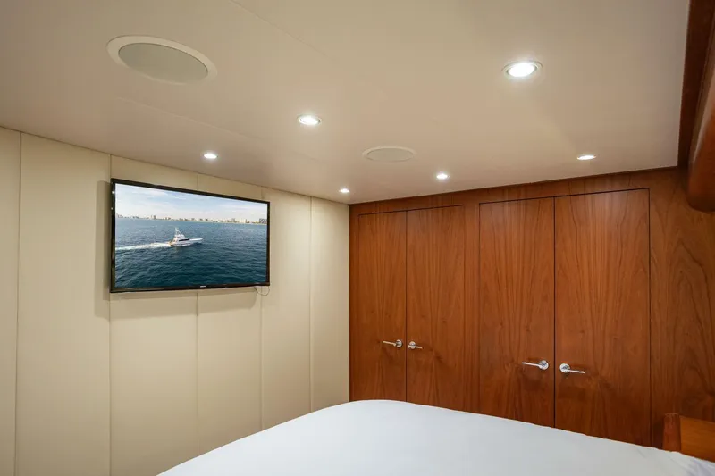 Slide: The Image of Merritt Yachts 72 Sportfish Convertible 2007 - 18