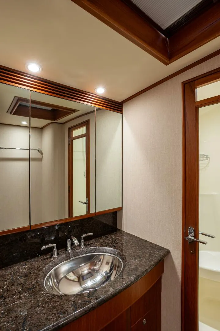 Slide: The Image of Merritt Yachts 72 Sportfish Convertible 2007 - 19