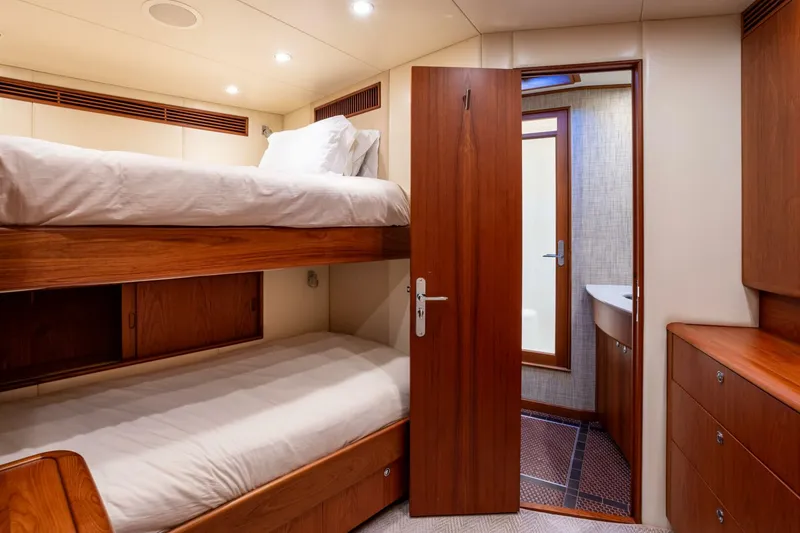 Slide: The Image of Merritt Yachts 72 Sportfish Convertible 2007 - 21