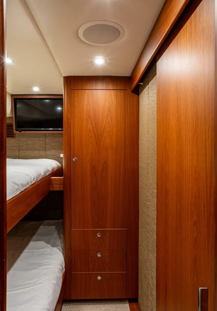 Slide: The Image of Merritt Yachts 72 Sportfish Convertible 2007 - 29