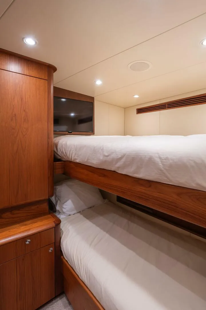 Slide: The Image of Merritt Yachts 72 Sportfish Convertible 2007 - 30