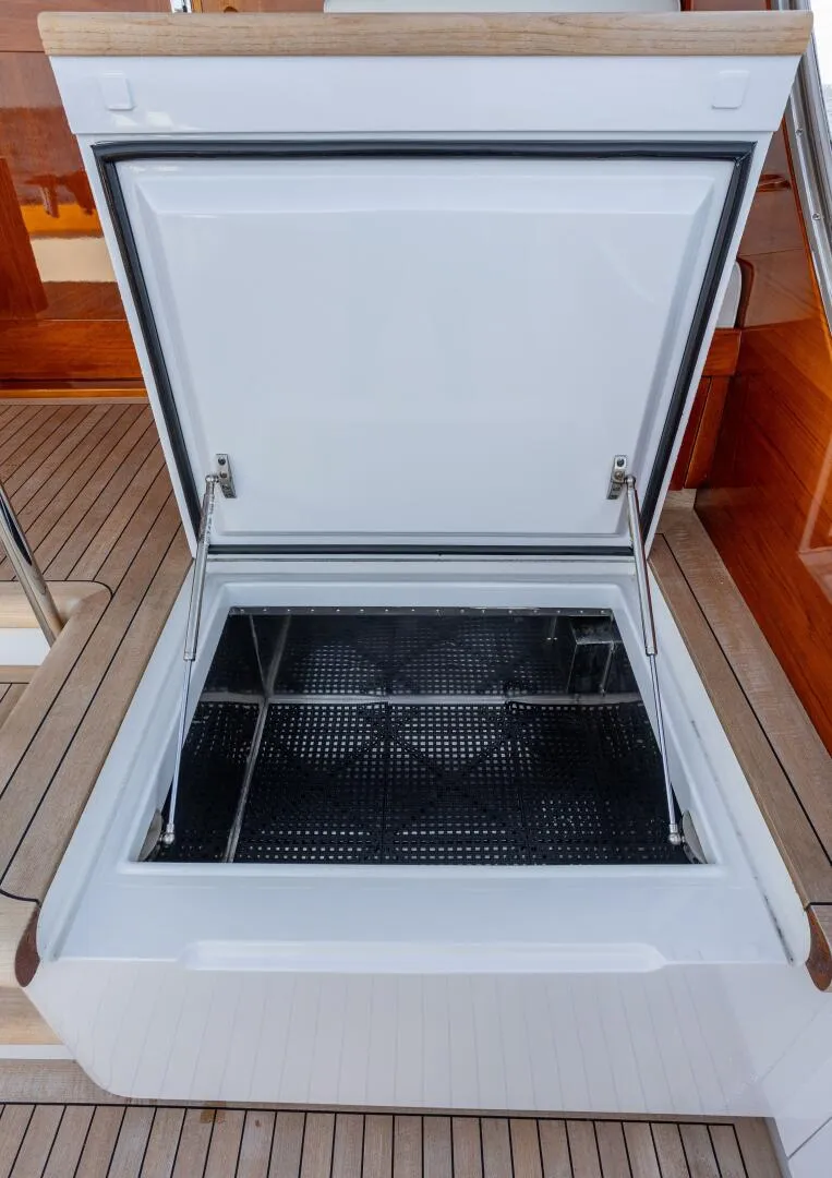 Slide: The Image of Merritt Yachts 72 Sportfish Convertible 2007 - 37