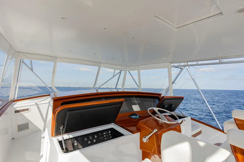 Slide: The Image of Merritt Yachts 72 Sportfish Convertible 2007 - 39