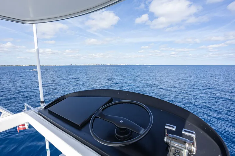 Slide: The Image of Merritt Yachts 72 Sportfish Convertible 2007 - 42