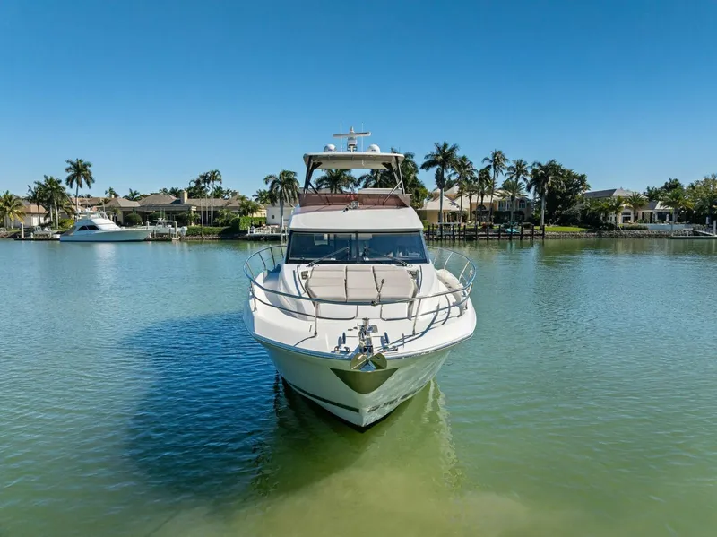 Slide: The Image of Prestige 520 Flybridge 2022 - 10