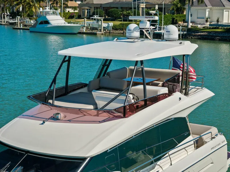 Slide: The Image of Prestige 520 Flybridge 2022 - 14