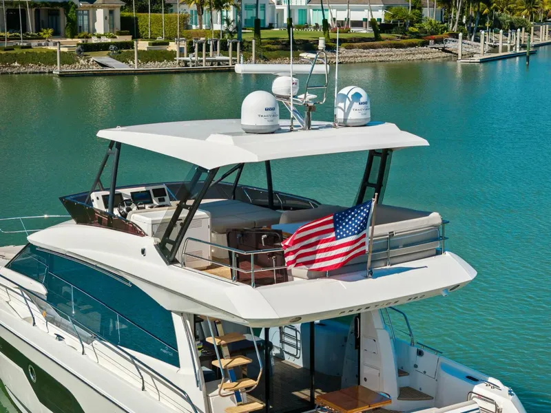 Slide: The Image of Prestige 520 Flybridge 2022 - 15