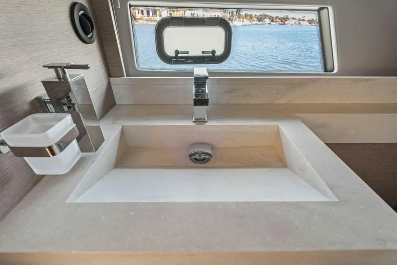 Slide: The Image of Prestige 520 Flybridge 2022 - 30