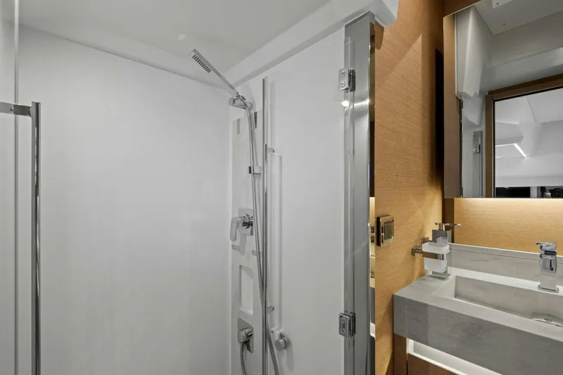 Slide: The Image of Prestige 520 Flybridge 2022 - 41