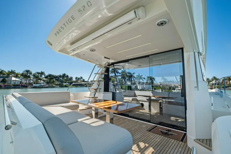 Slide: The Image of Prestige 520 Flybridge 2022 - 47