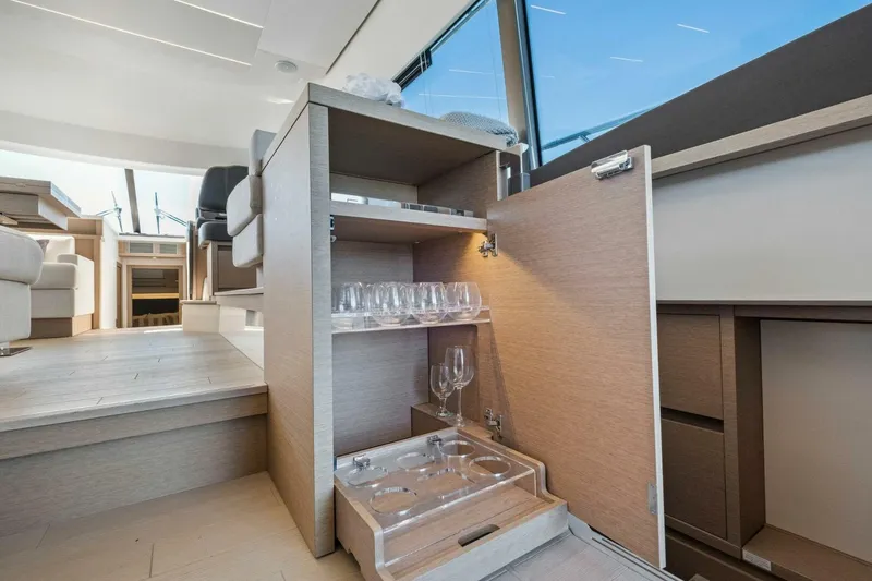 Slide: The Image of Prestige 520 Flybridge 2022 - 52
