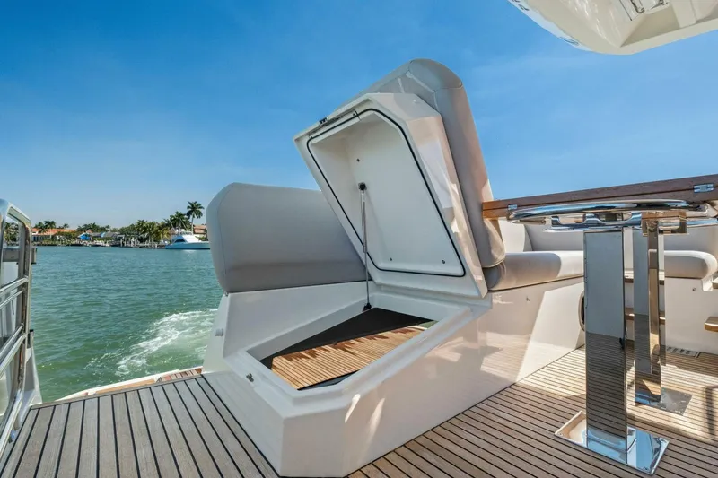 Slide: The Image of Prestige 520 Flybridge 2022 - 53