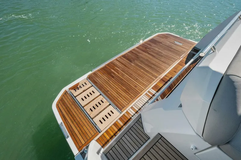 Slide: The Image of Prestige 520 Flybridge 2022 - 54