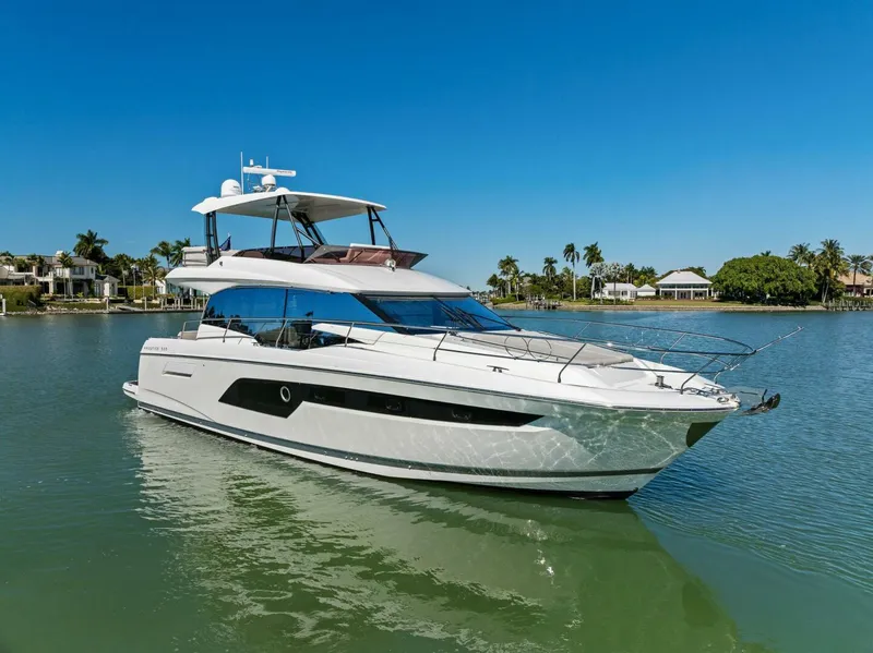 Slide: The Image of Prestige 520 Flybridge 2022 - 6