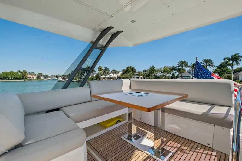 Slide: The Image of Prestige 520 Flybridge 2022 - 60