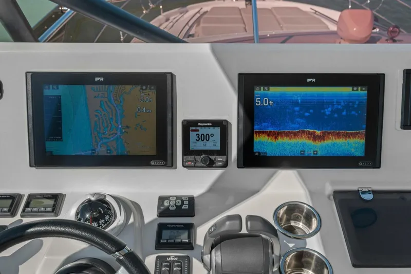 Slide: The Image of Prestige 520 Flybridge 2022 - 64