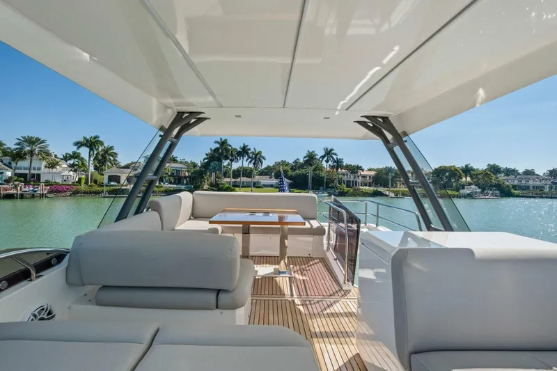 Slide: The Image of Prestige 520 Flybridge 2022 - 67