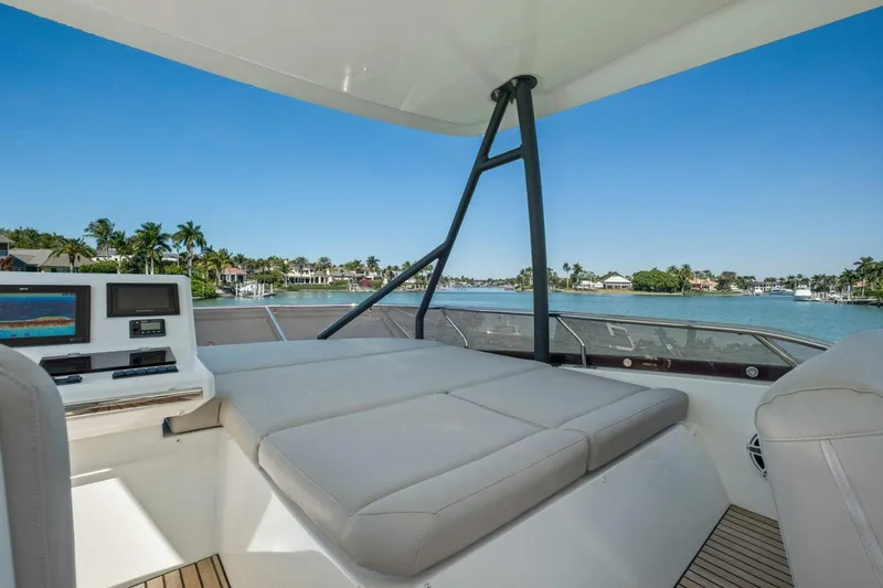 Slide: The Image of Prestige 520 Flybridge 2022 - 68