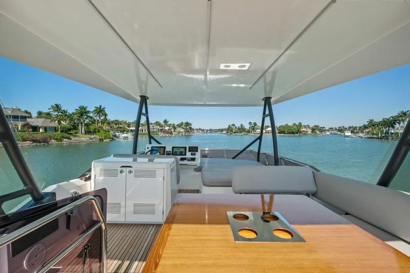 Slide: The Image of Prestige 520 Flybridge 2022 - 73