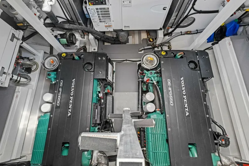 Slide: The Image of Prestige 520 Flybridge 2022 - 75