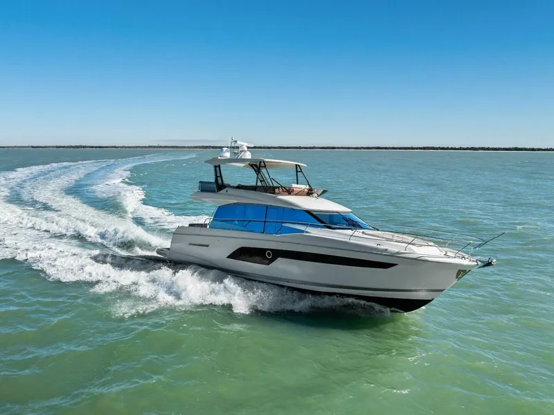 Slide: The Image of Prestige 520 Flybridge 2022 - 81