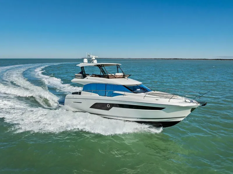 Slide: The Image of Prestige 520 Flybridge 2022 - 83