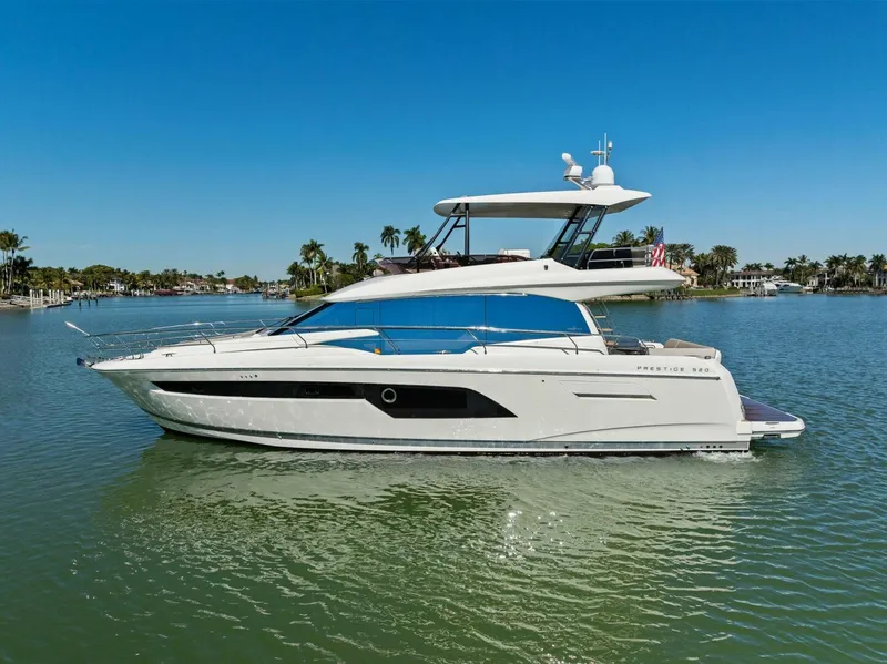 Slide: The Image of Prestige 520 Flybridge 2022 - 9