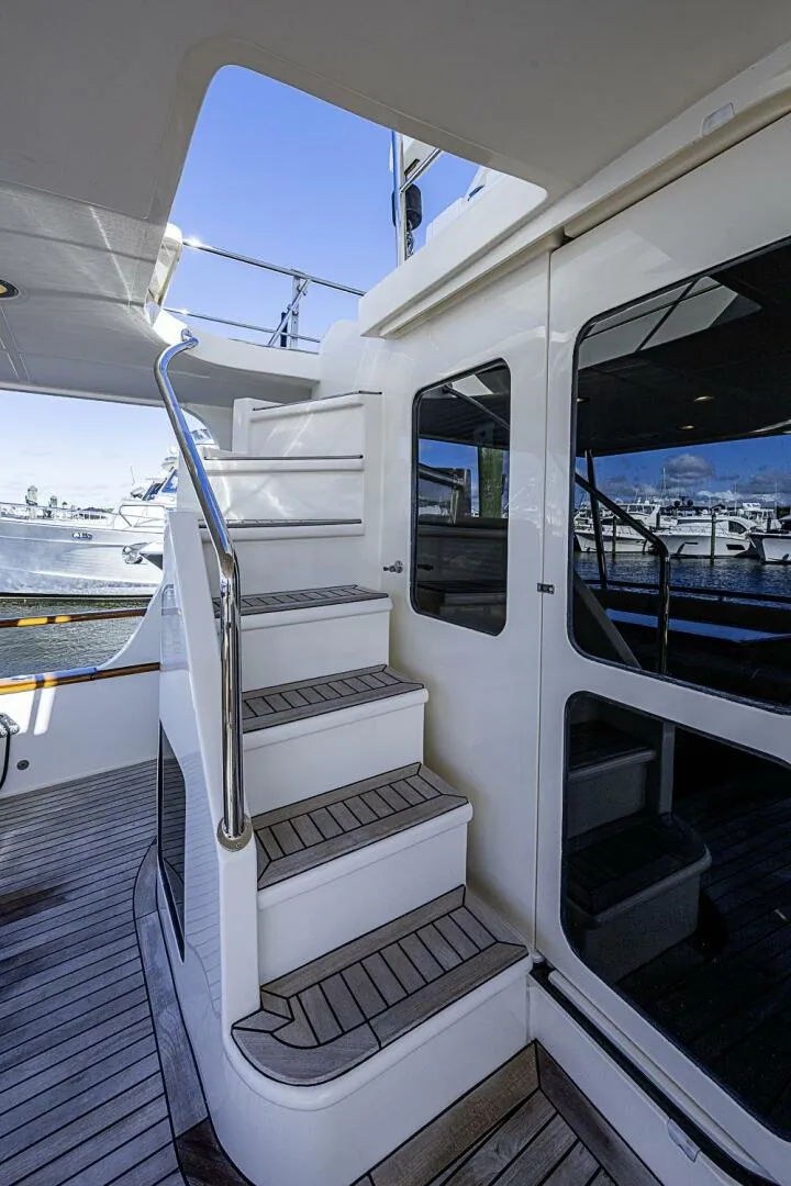 Slide: The Image of Marlow Explorer 66E 2014 - 10