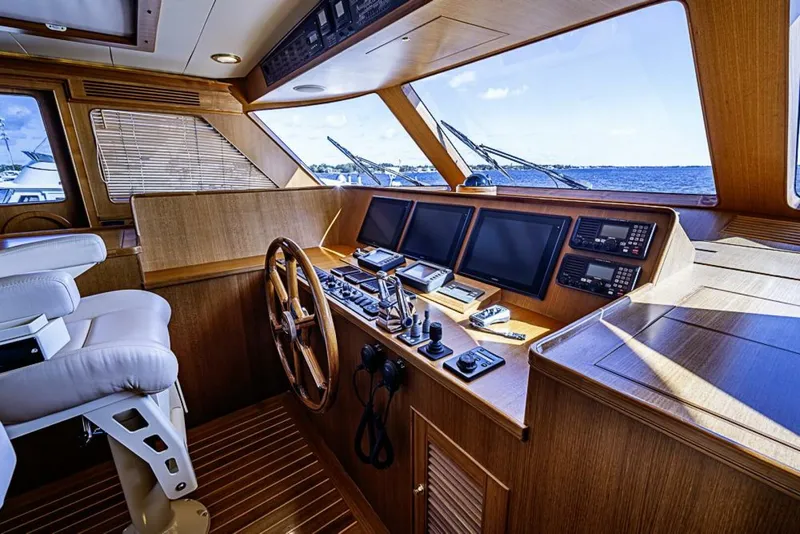 Slide: The Image of Marlow Explorer 66E 2014 - 18