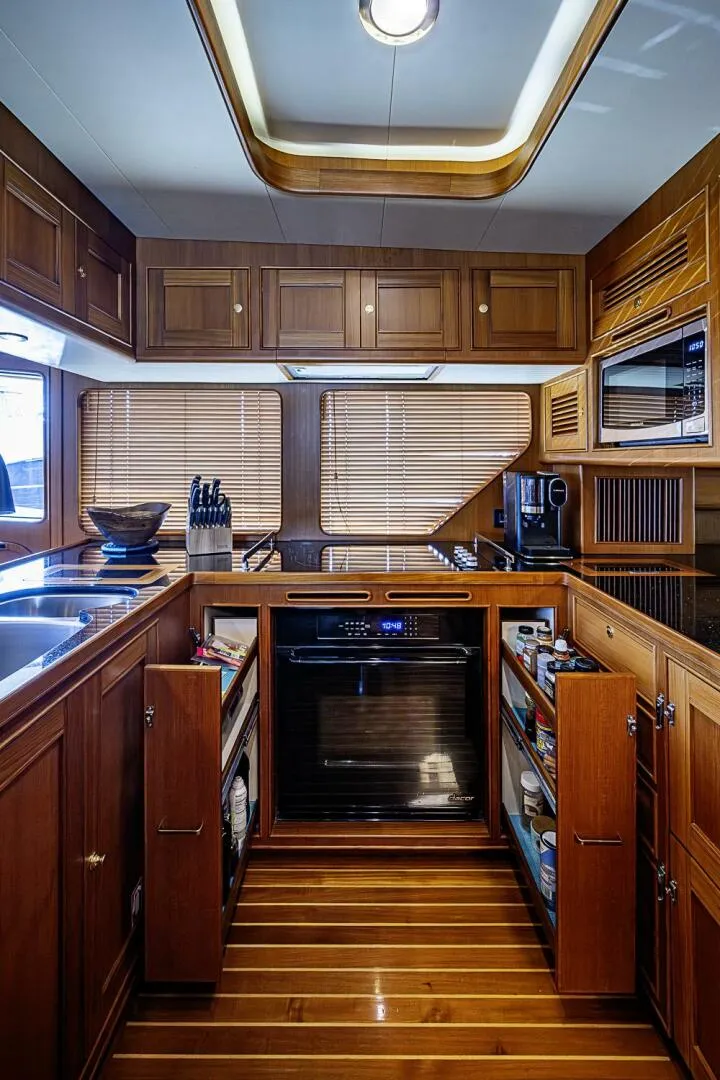 Slide: The Image of Marlow Explorer 66E 2014 - 29
