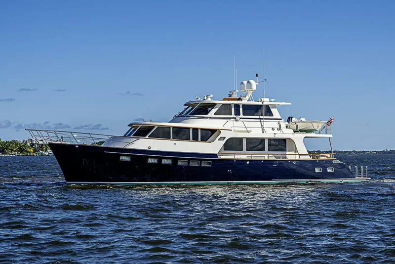 Slide: The Image of Marlow Explorer 66E 2014 - 3