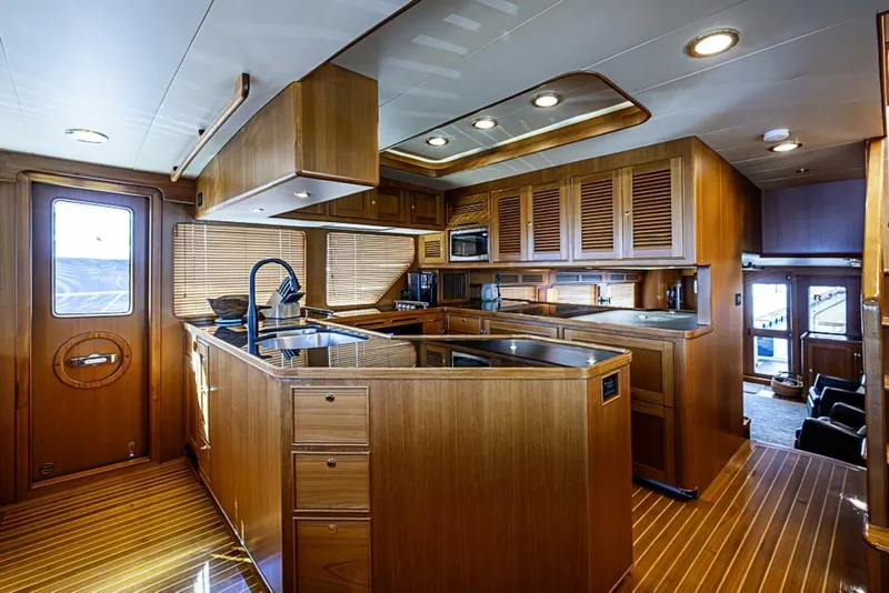 Slide: The Image of Marlow Explorer 66E 2014 - 30