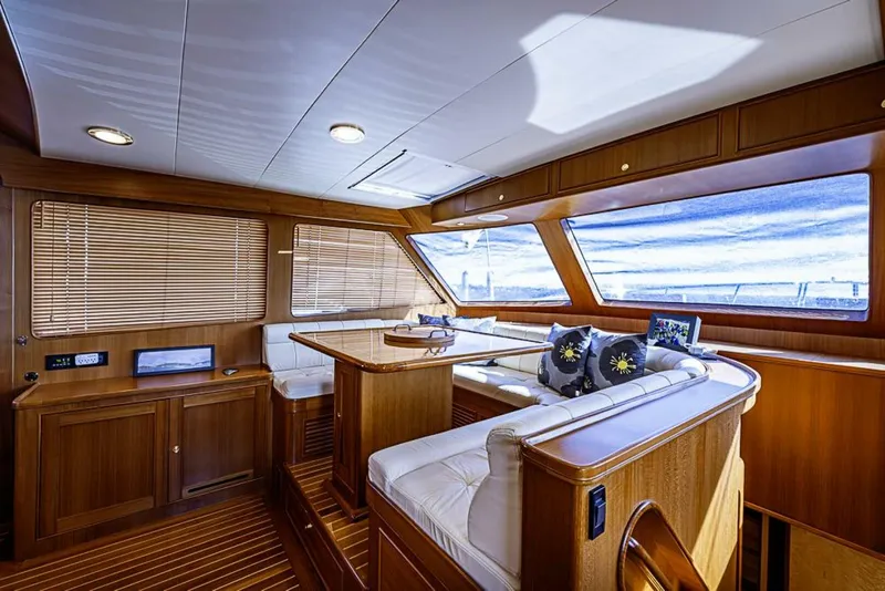 Slide: The Image of Marlow Explorer 66E 2014 - 32