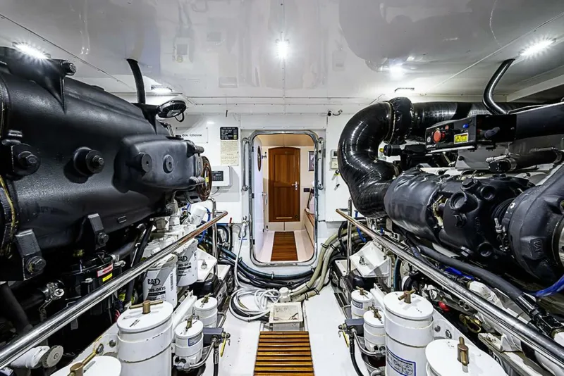 Slide: The Image of Marlow Explorer 66E 2014 - 65