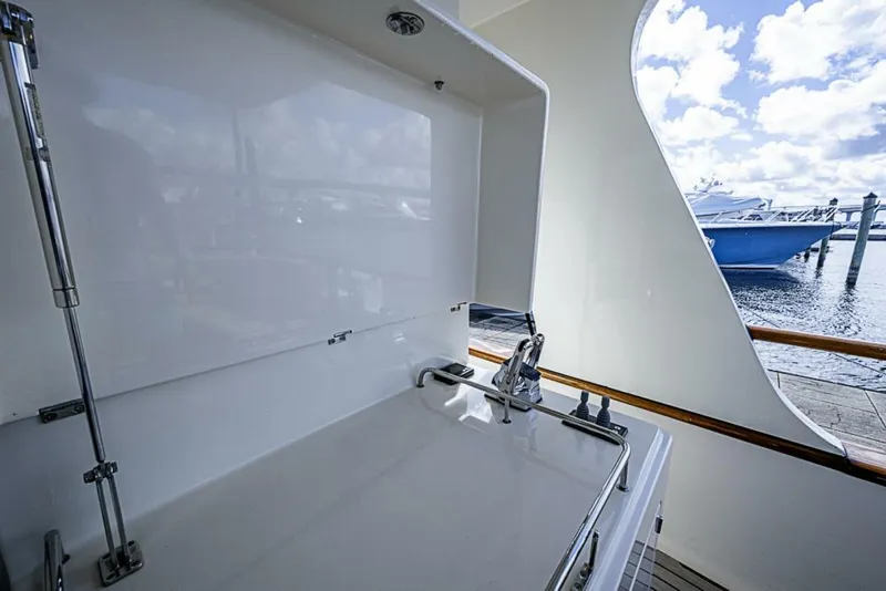 Slide: The Image of Marlow Explorer 66E 2014 - 8