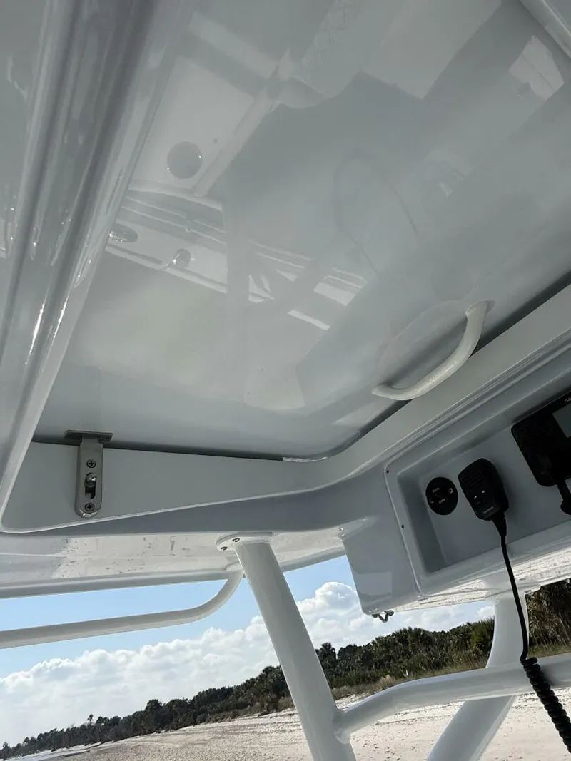 Slide: The Image of Yellowfin 26 Hybrid 2025 - 15