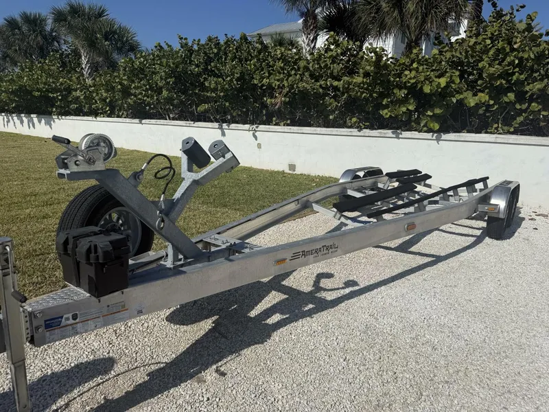 Slide: The Image of Yellowfin 26 Hybrid 2025 - 30