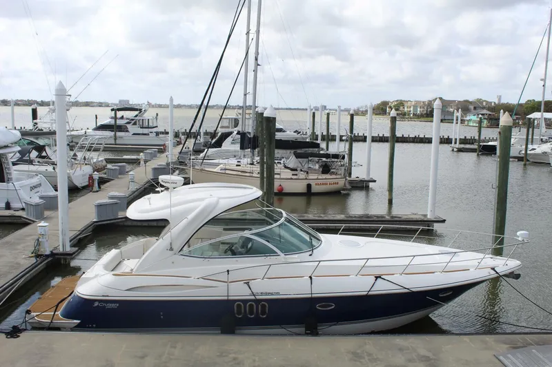 The Image of Cruisers 420 Express 2007 - 0