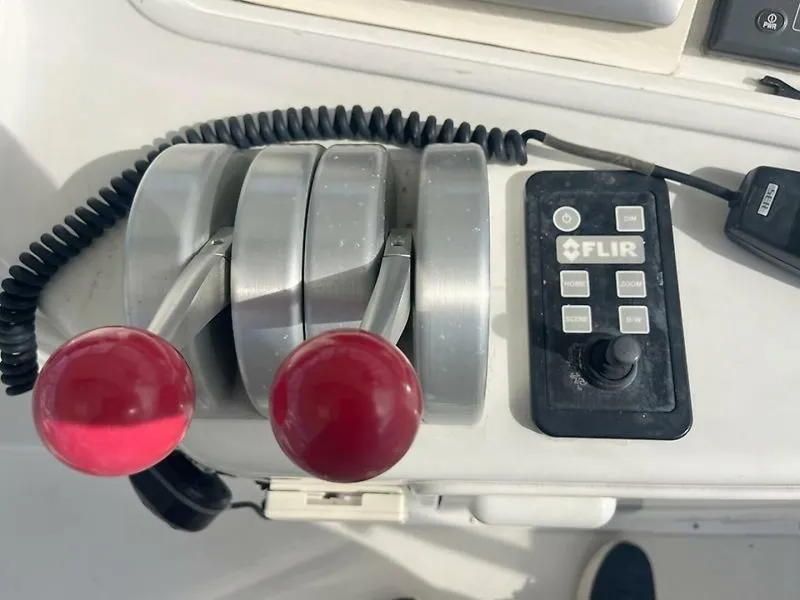 Slide: The Image of Ocean 48 Convertible 2000 - 12