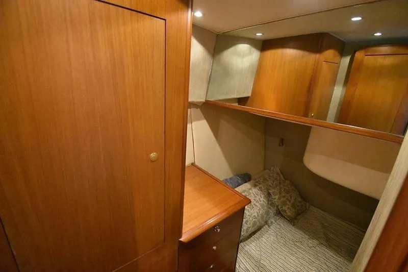 Slide: The Image of Ocean 48 Convertible 2000 - 19
