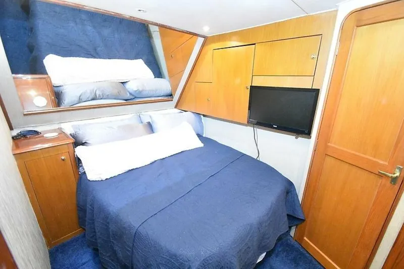 Slide: The Image of Ocean 48 Convertible 2000 - 23