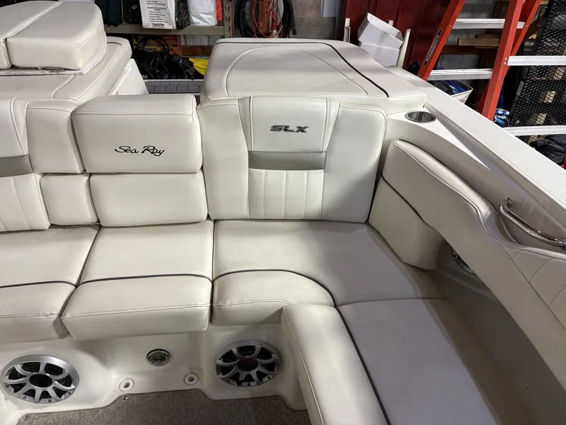 Slide: The Image of Sea Ray 270 SLX 2007 - 16