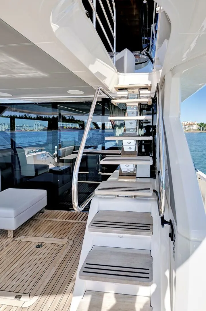 Slide: The Image of Sunseeker 76 Yacht 2024 - 13
