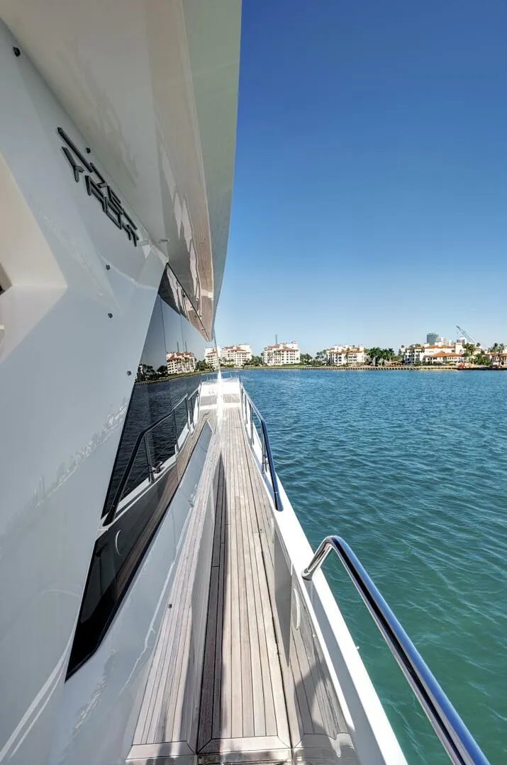 Slide: The Image of Sunseeker 76 Yacht 2024 - 19