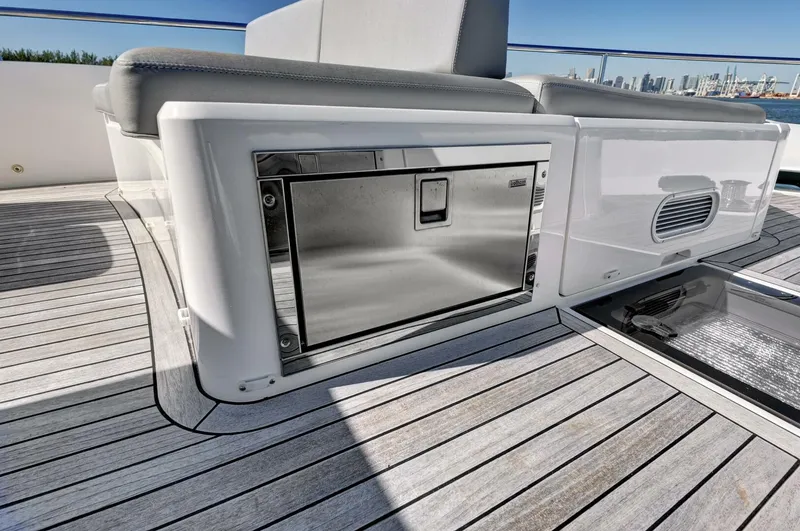 Slide: The Image of Sunseeker 76 Yacht 2024 - 20