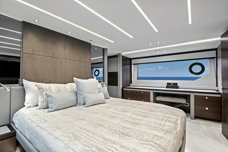 Slide: The Image of Sunseeker 76 Yacht 2024 - 40
