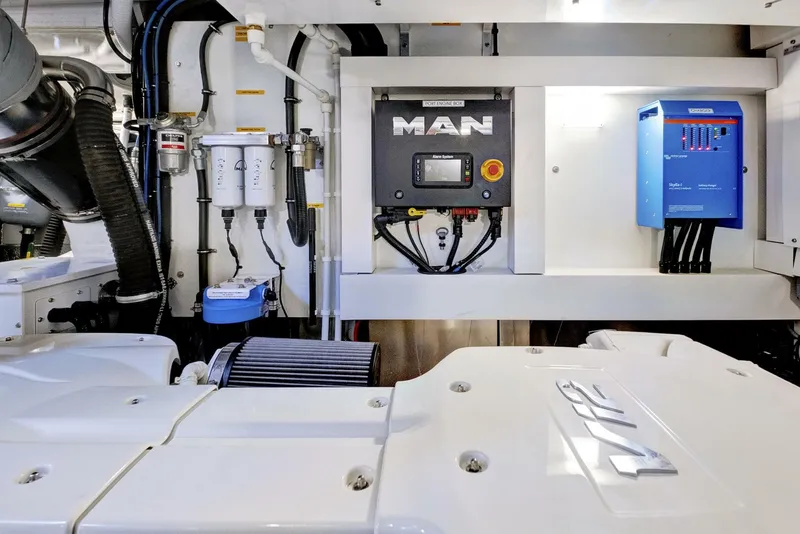 Slide: The Image of Sunseeker 76 Yacht 2024 - 42